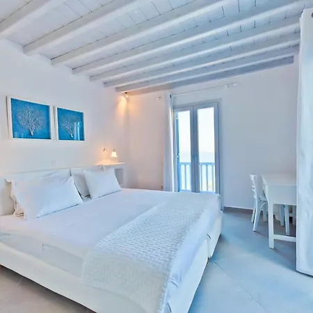 Mykonos Thea * Agios Sostis (Mykonos)